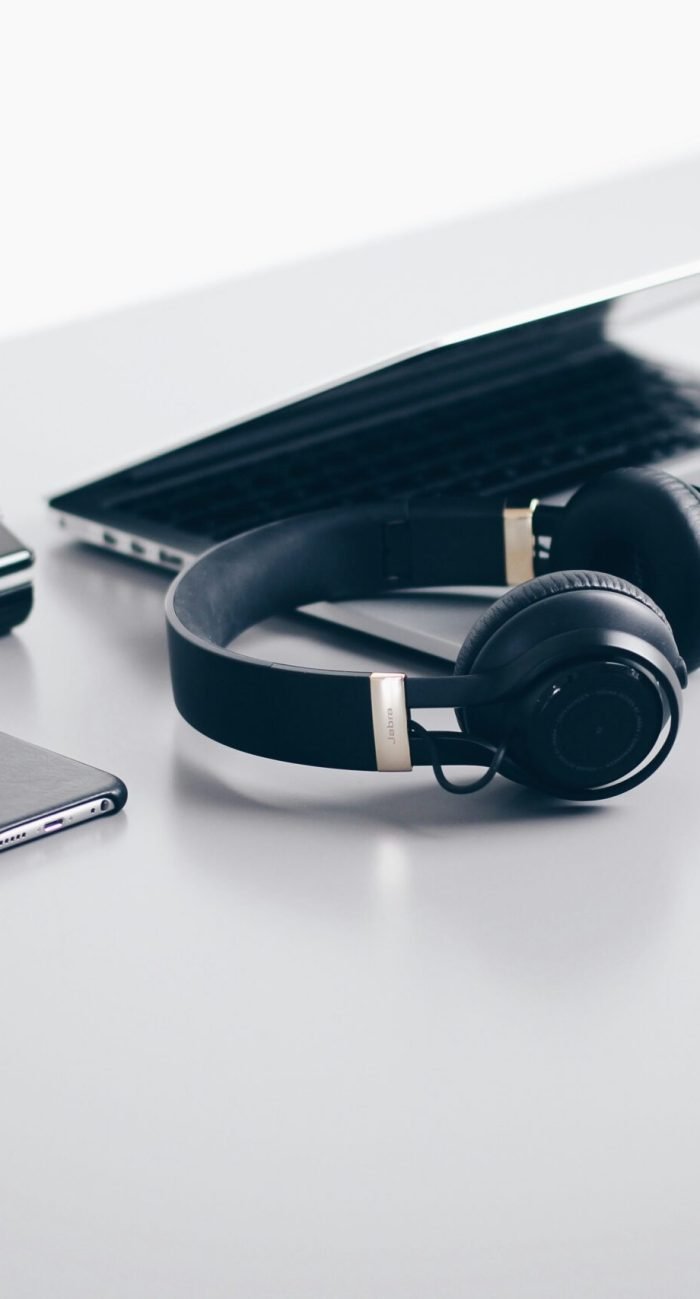 christopher-gower-_aXa21cf7rY-unsplash